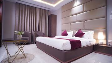 Chambre Premium, vue ville | Bureau, espace de travail pour ordinateur portable, rideaux occultants