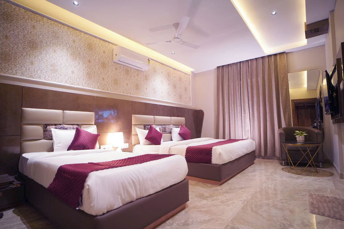 特級客房, 城市景 | 書桌、手提電腦工作空間、遮光窗簾/窗簾、熨斗/熨衫板