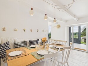 Dining - Beach 300m away, house for 7, garden and veranda (Plouguerneau)