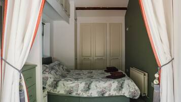 1 bedroom, individually decorated, individually furnished, free WiFi