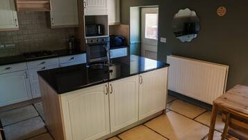 Cookware/dishes/utensils