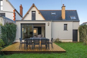 تناول الطعام بالخارج