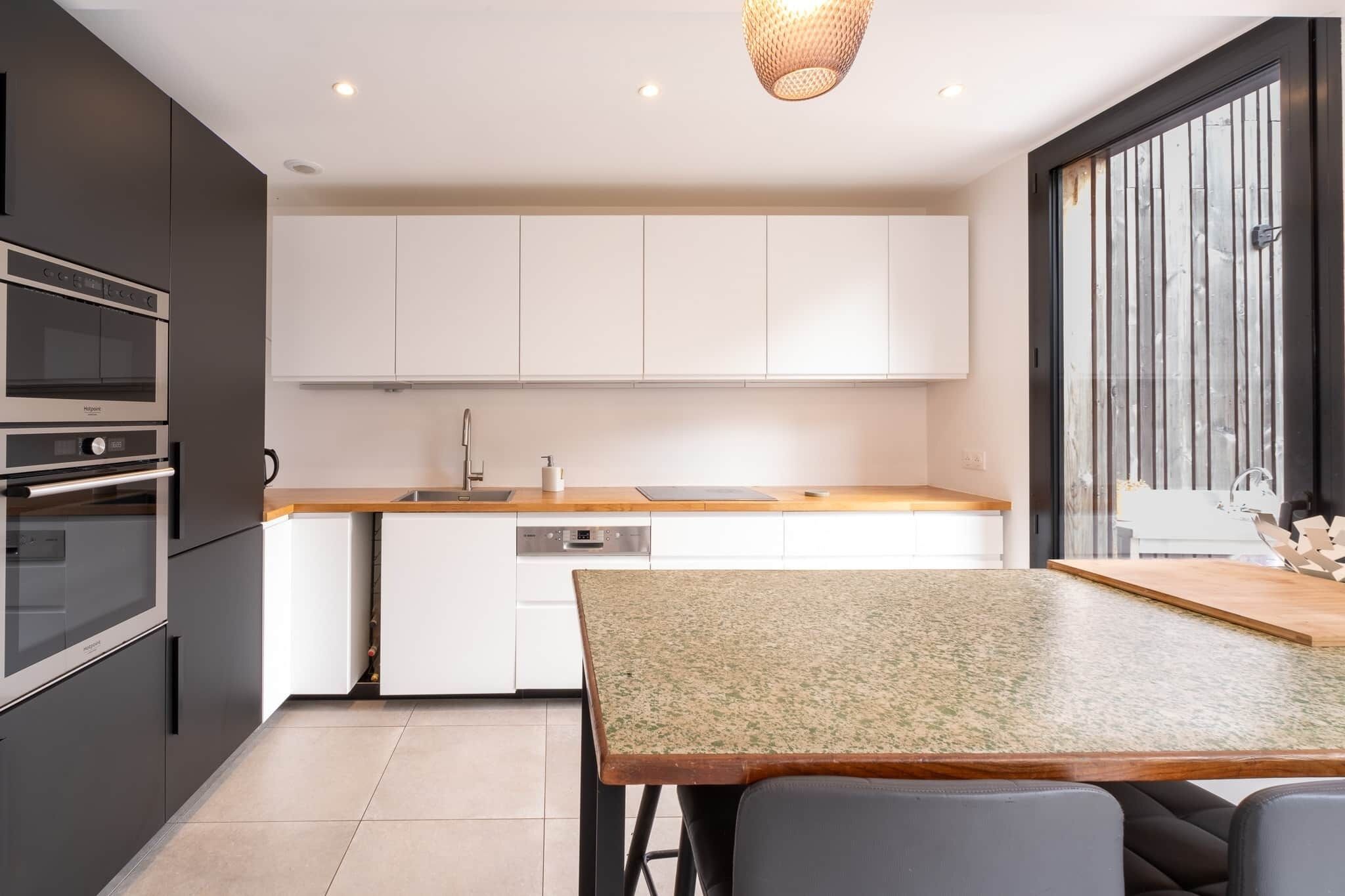 Réfrigérateur, micro-ondes, four, lave-vaisselle