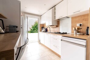 Opvaskemaskine, køkkentøj/tallerkener/redskaber