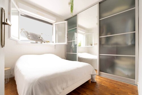 Bright 3-bedroom near train station and TNB