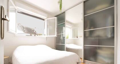 Bright 3-bedroom near train station and TNB