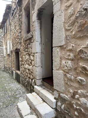 Exterior detail - Elegant Mediterranean apartment within the historic ramparts of Saint Paul Vence (Saint-Paul-de-Vence)