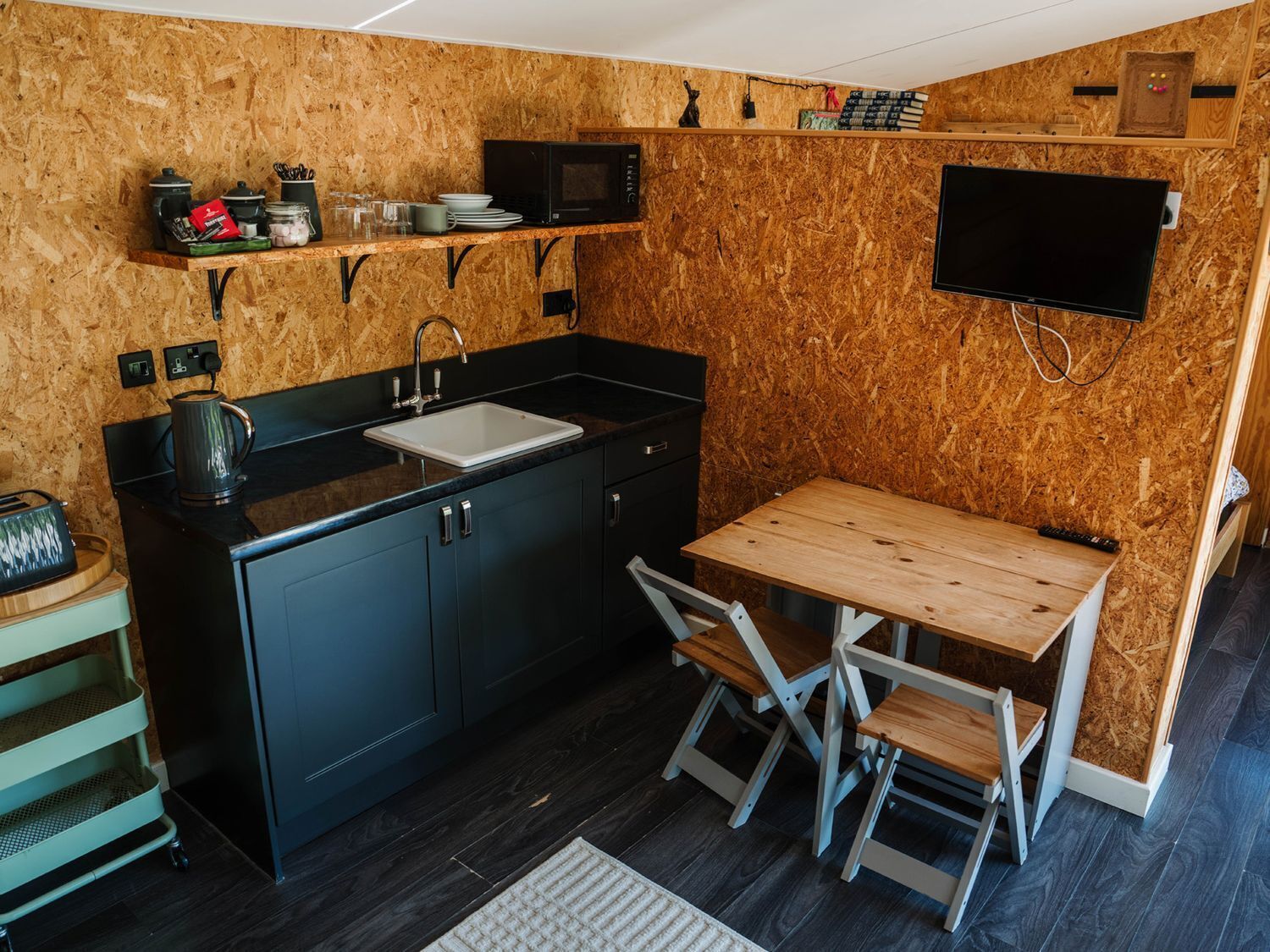 Cookware/dishes/utensils