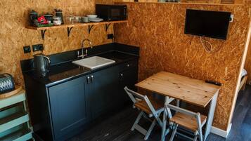 Cookware/dishes/utensils