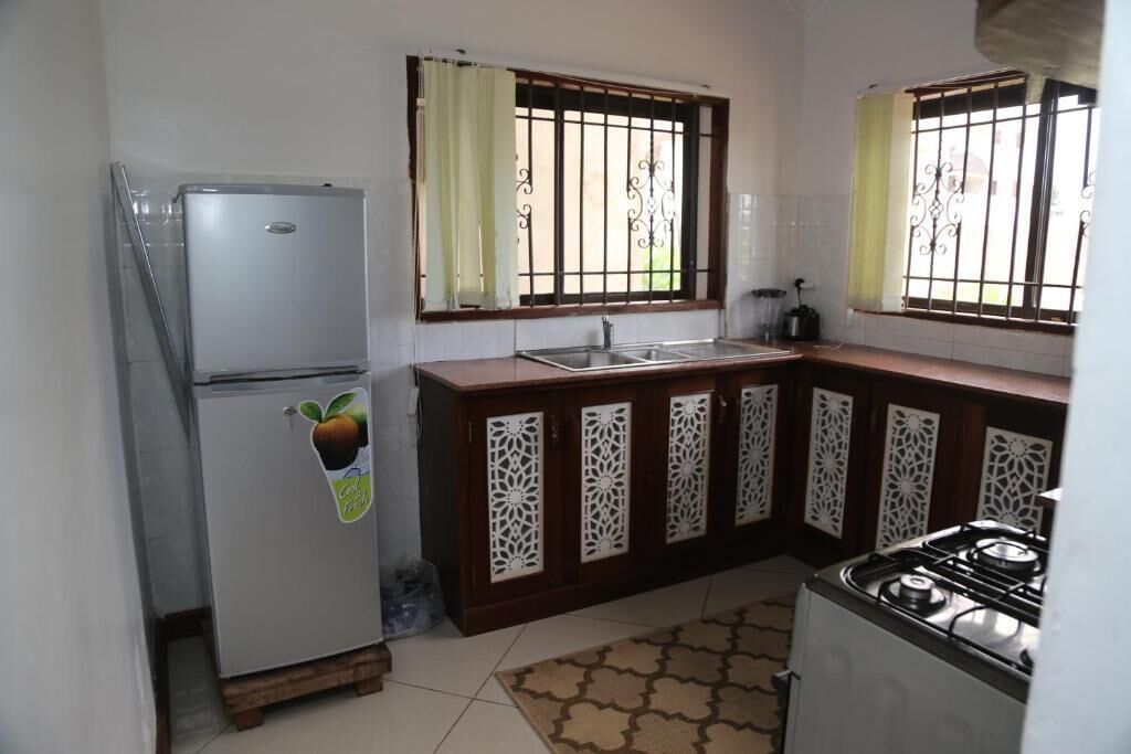 Family Apartment | Private kitchen | Fridge, microwave, cookware/dishes/utensils