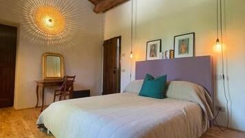 Chambre Double Confort, 1 grand lit, salle de bains privée, vue jardin