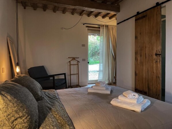 Individually decorated, individually furnished, travel crib, free WiFi - Agriturismo La Pomifera (Gubbio)