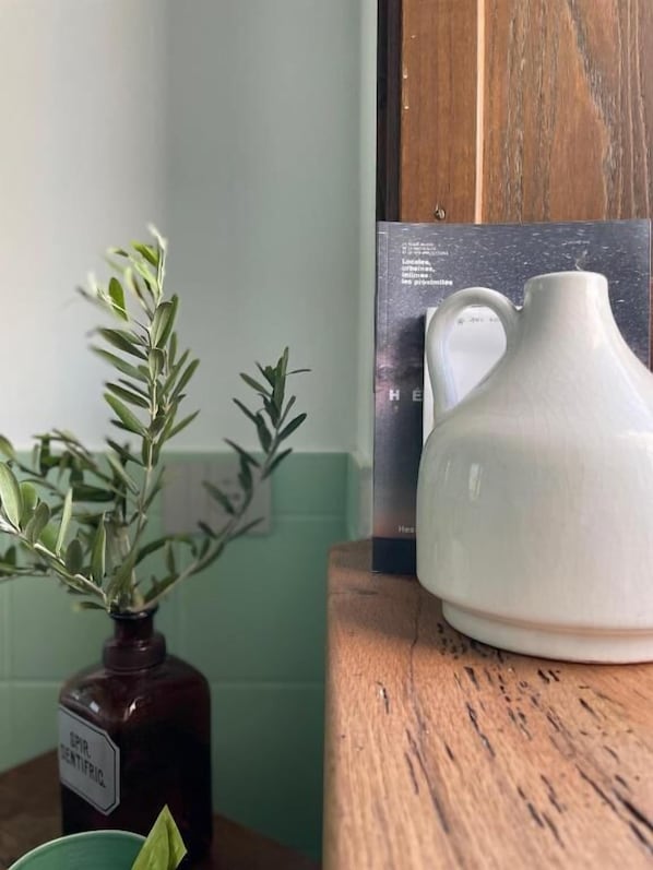 Quarto casal, 1 cama Queen, para não fumantes, banheiro privativo | Banheiro | Produtos de toalete biodegradáveis, secador de cabelo, bidê