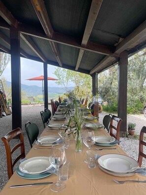 Outdoor dining - Agriturismo La Pomifera (Gubbio)
