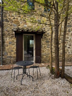 Habitación doble | Restaurante al aire libre