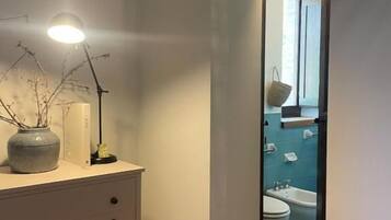 Camera doppia, 1 letto queen, non fumatori, bagno privato | Bagno | Articoli per l'igiene personale ecosostenibili, asciugacapelli, bidet