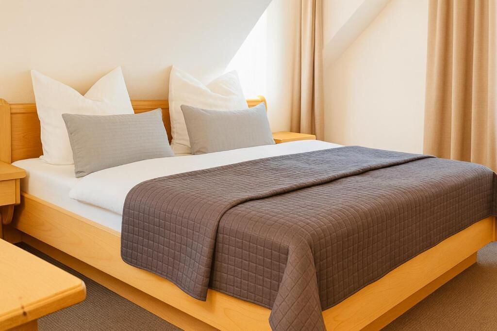 Kahden hengen comfort-huone, kaupunkinäköala | Tallelokero huoneessa, ilmainen Wi-Fi