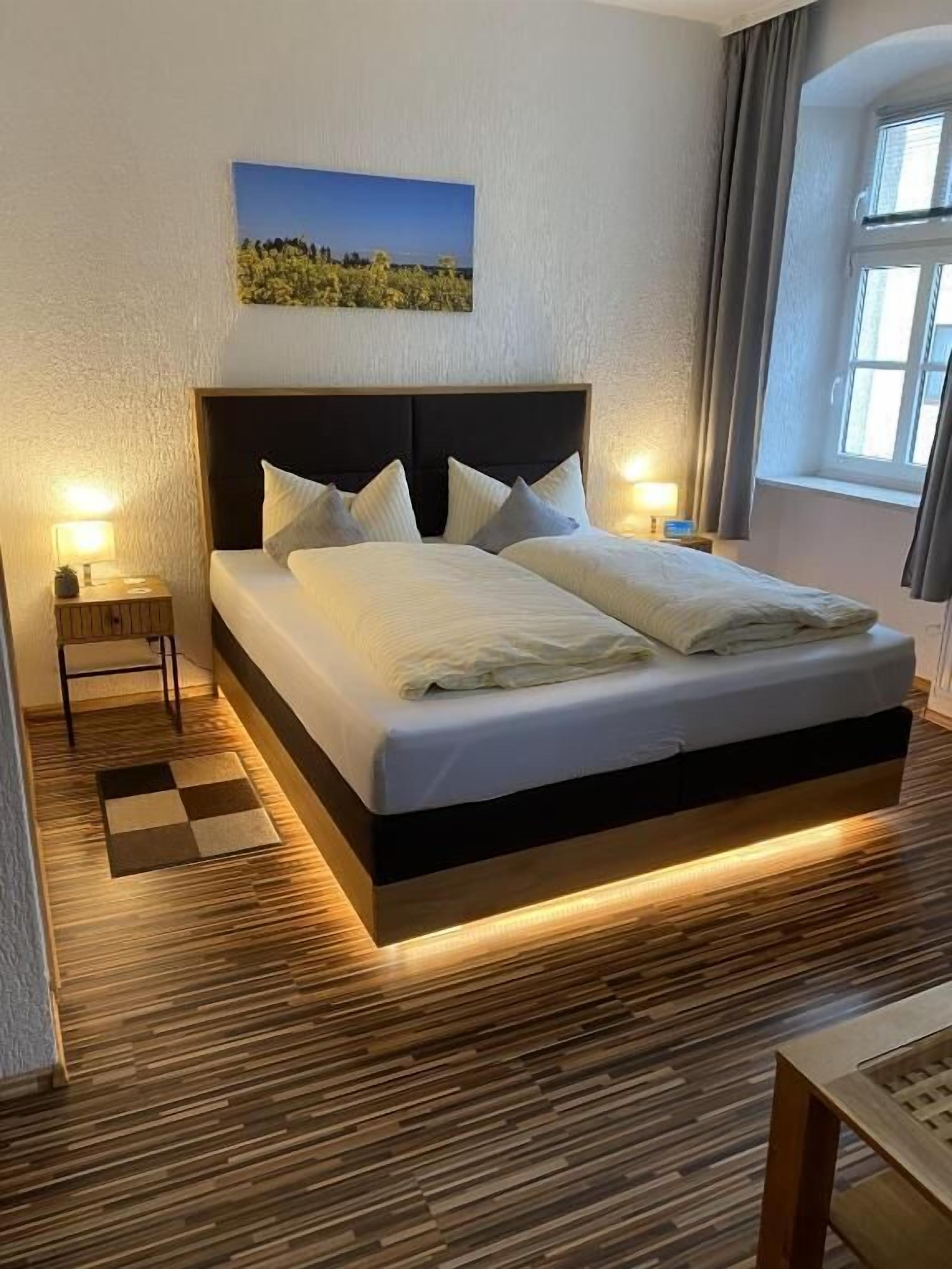 Deluxe-huoneisto, kaupunkinäköala | Tallelokero huoneessa, ilmainen Wi-Fi