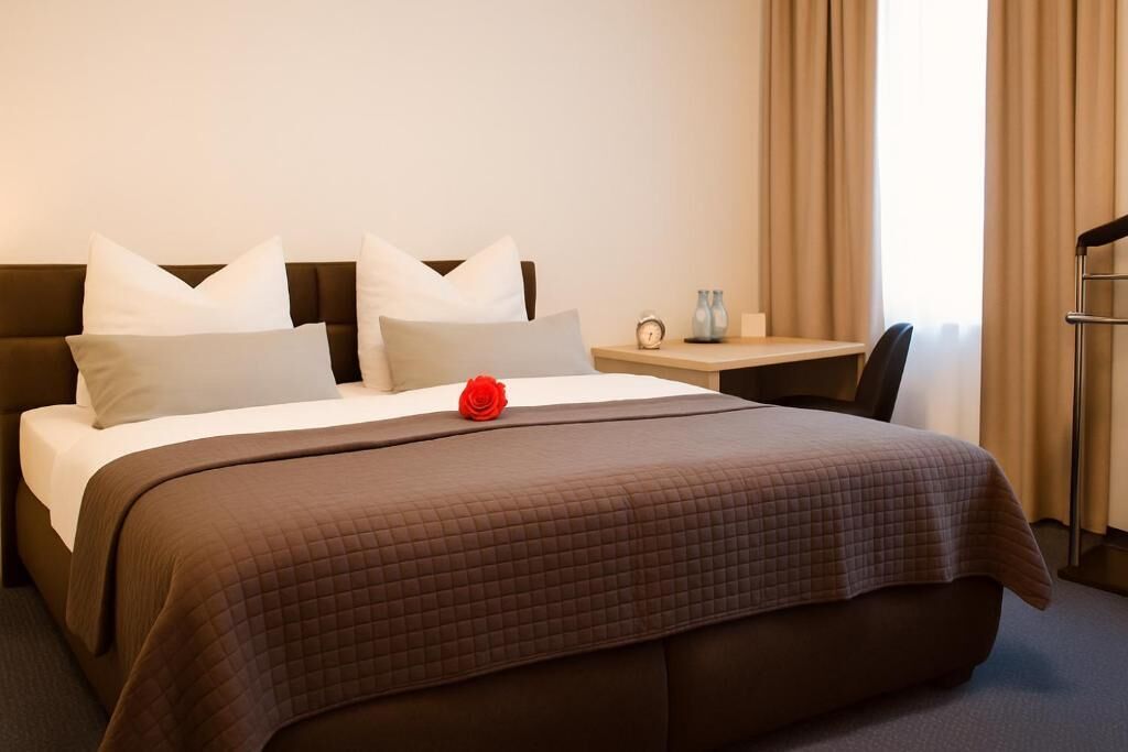 Kahden hengen comfort-huone, kaupunkinäköala | Tallelokero huoneessa, ilmainen Wi-Fi