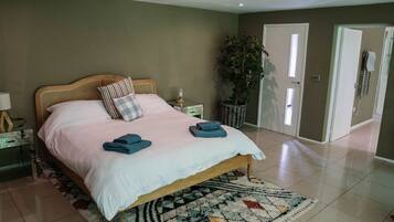 1 bedroom, individually decorated, individually furnished, free WiFi