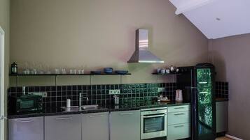 Dishwasher, cookware/dishes/utensils