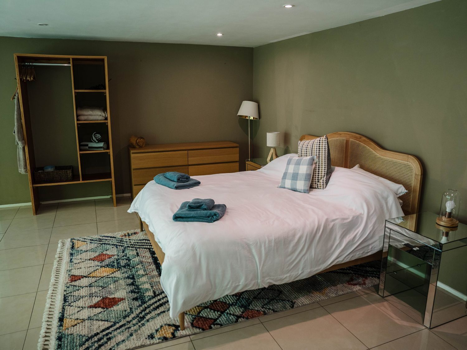 1 غرفة نوم وبديكورات فريدة لكل غرفة وطراز فريد لكل وحدة وواي فاي مجانًا