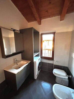 Hårtork och handdukar