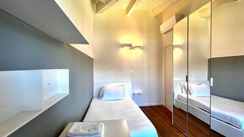 BĂŒgeleisen/BĂŒgelbrett, WLAN, BettwĂ€sche