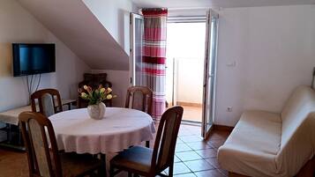 Standard Apartment, Balcony, Sea View | Interior