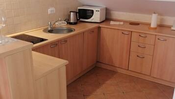 Standard Apartment, Balcony, Sea View | Private kitchen