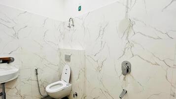 Ducha, cabezal de ducha tipo lluvia, pantuflas, bidet