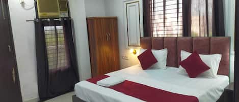 Desk, free WiFi, bed sheets