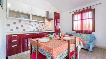 Vila, 2 kamar tidur, patio, pemandangan kebun | Ruang makan