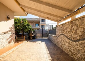 House, 1 Bedroom, Smoking | Property grounds - Elegant Ground-floor Apartment in Porto Cesareo Design Moderno Vicino al Mare (Porto Cesareo)