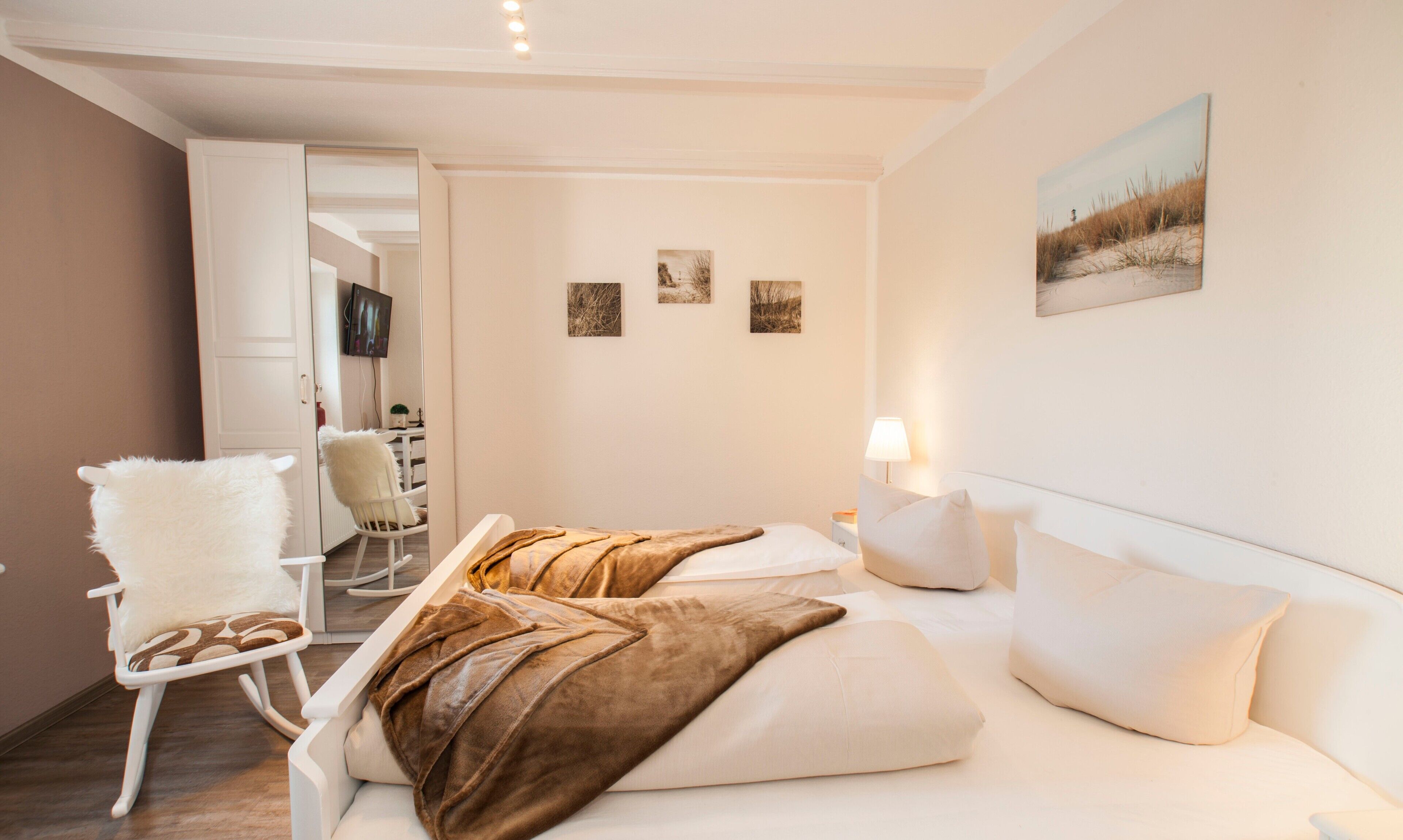 Iron/ironing board, WiFi, bed sheets, wheelchair access