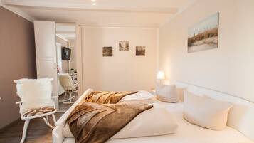 Iron/ironing board, WiFi, bed sheets, wheelchair access