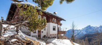 Holiday Home 'La Casa Di Heidi-Appartamento Lidia' with Mountain View, Private Terrace and Wi-Fi