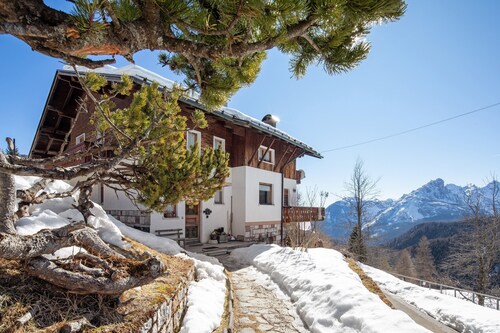 Holiday Home 'La Casa Di Heidi-Appartamento Lidia' with Mountain View, Private Terrace and Wi-Fi