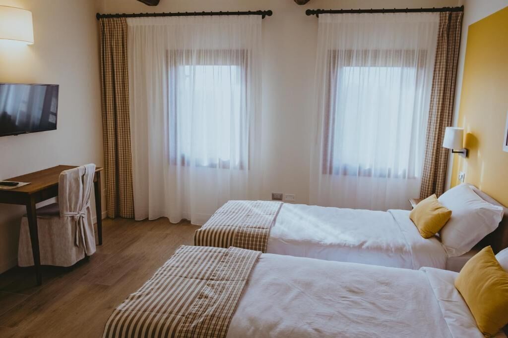 مكتب وستائر تعتيم وواي فاي مجانًا وتسهيلات لدخول الكراسي المتحركة