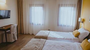 Een bureau, verduisterende gordijnen, gratis wifi, rolstoeltoegankelijk