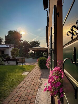 المنطقة المحيطة بالمنشأة