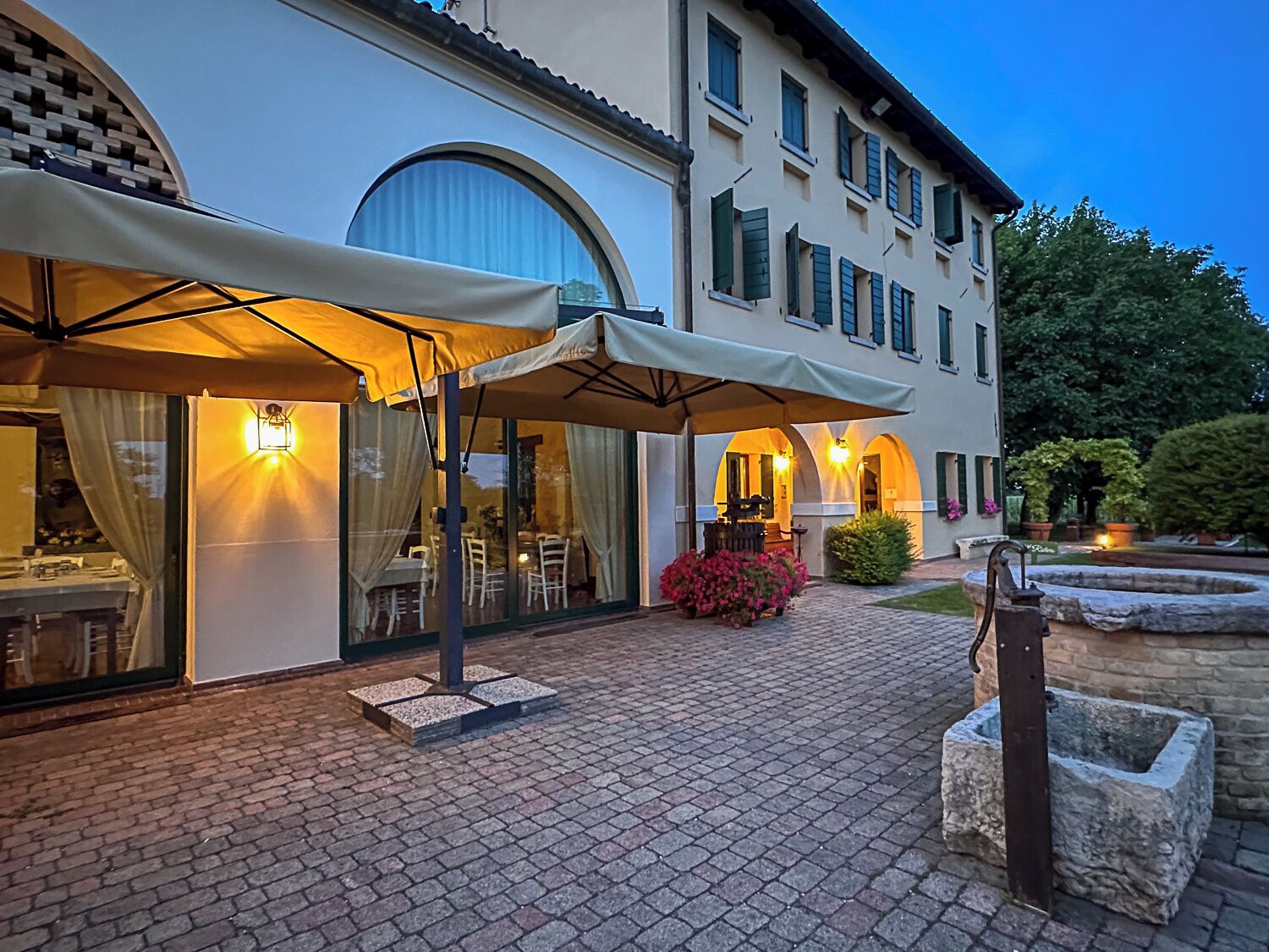 تناول الطعام بالخارج