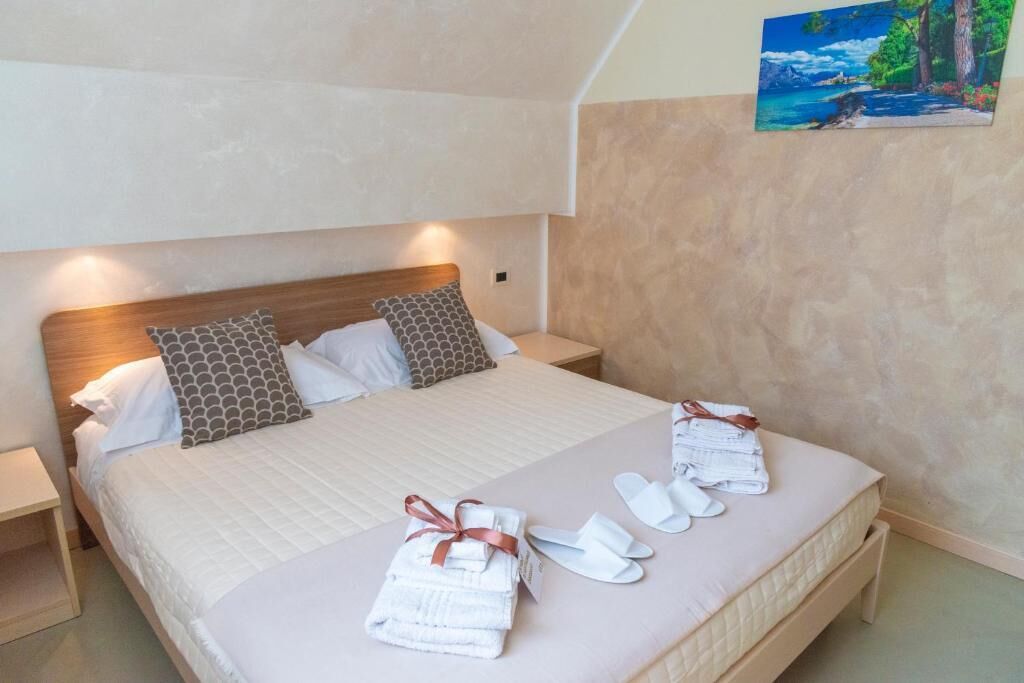 Lit parapluie, Wi-Fi gratuit, draps fournis