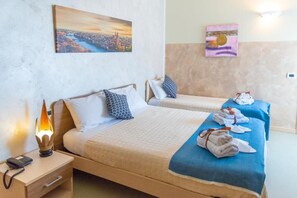 Travel cot, free WiFi, bed sheets