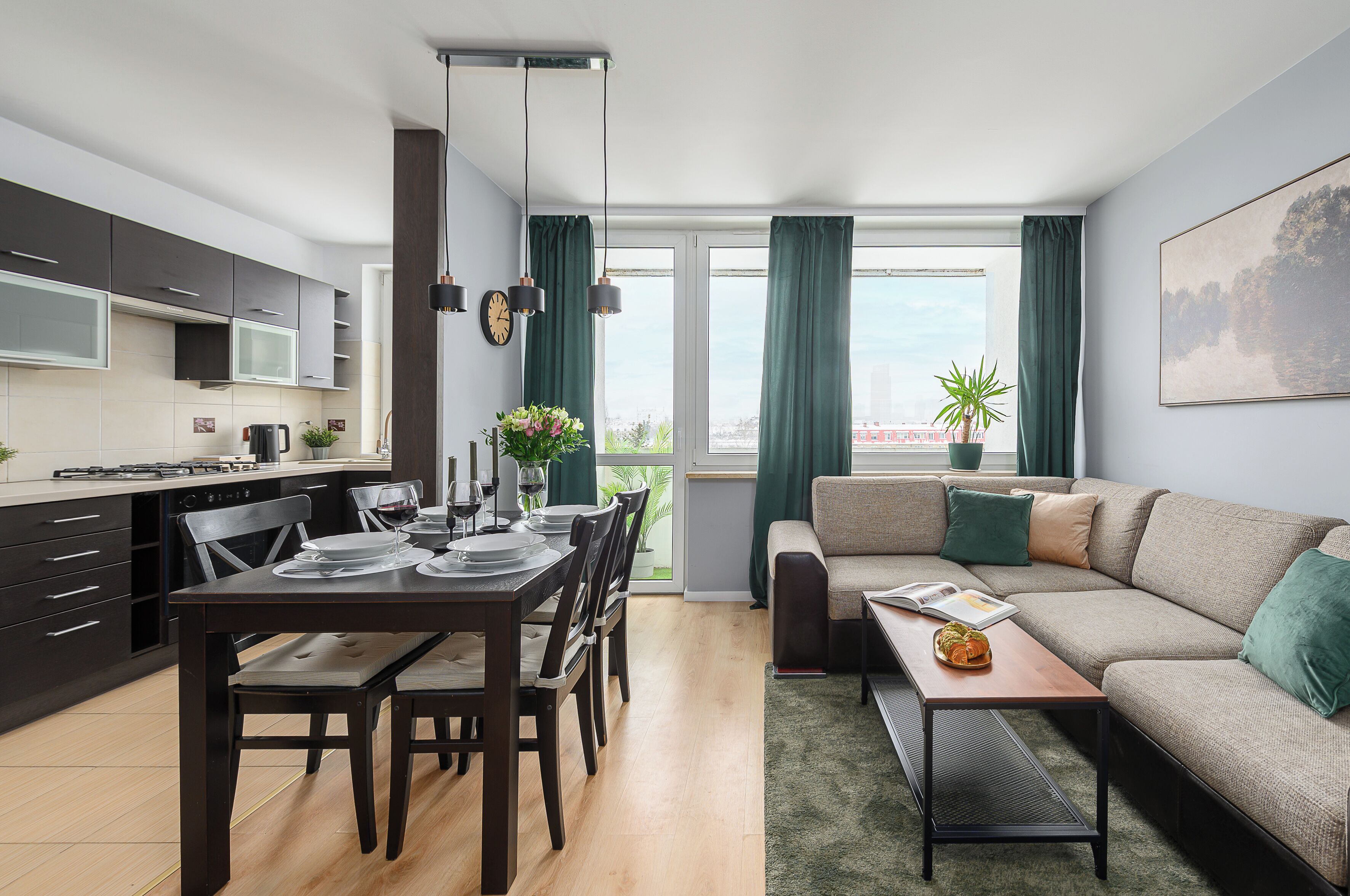 Comfort-lejlighed | Opholdsområde | 40-tommers LCD-tv med digitale kanaler