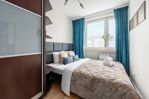 Apartamento conforto | Cortinas blackout, ferros/tábuas de passar roupa, Wi-Fi de cortesia