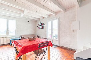 Interior - Holiday Home “Charmante Maison De La Lizarde” with Private Terrace (Le Grand-Village-Plage)