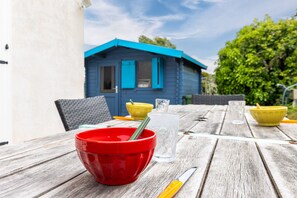 Outdoor dining - Holiday Home “Charmante Maison De La Lizarde” with Private Terrace (Le Grand-Village-Plage)