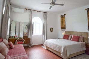 2 chambres, fer et planche Ă repasser, Wi-Fi, draps fournis