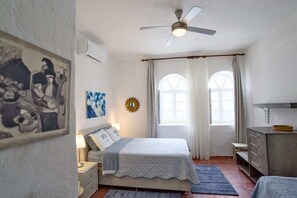 2 chambres, fer et planche à repasser, Wi-Fi, draps fournis